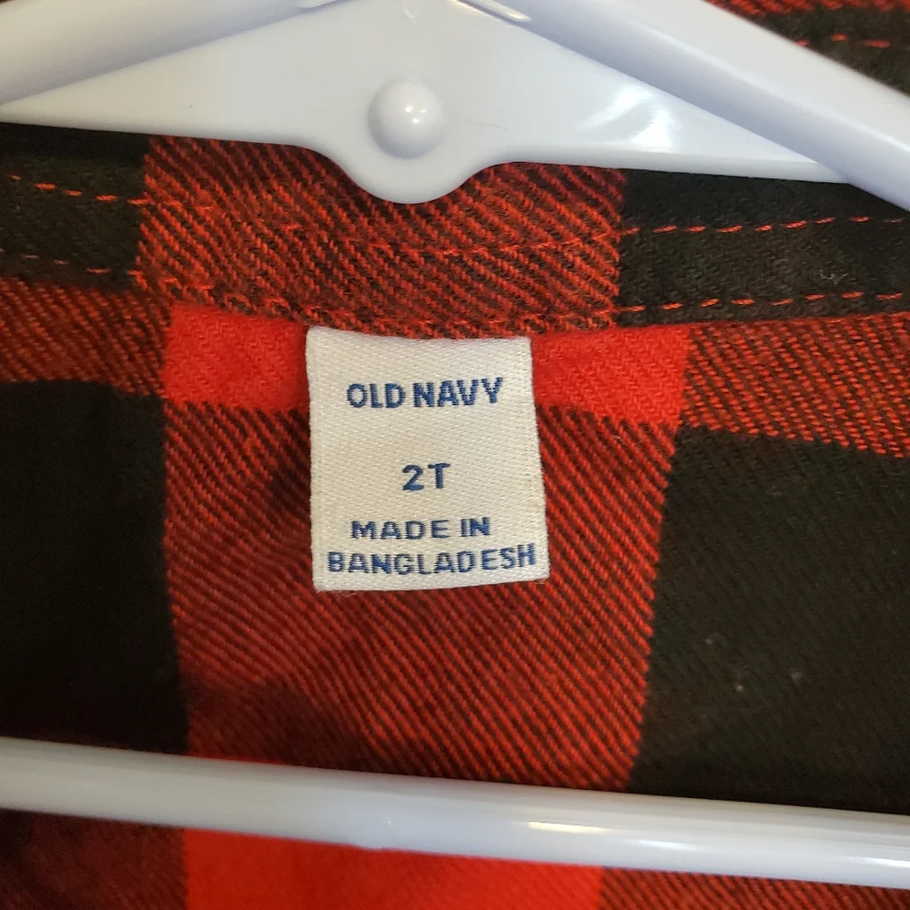 Red‎ Buffalo plaid bottom down shirt. Toddler size 2T.